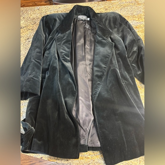 Vintage Portrait Velvet Jacket – Black, Belted, Shoulder Pads, L (Estimated) - Picture 2 of 10